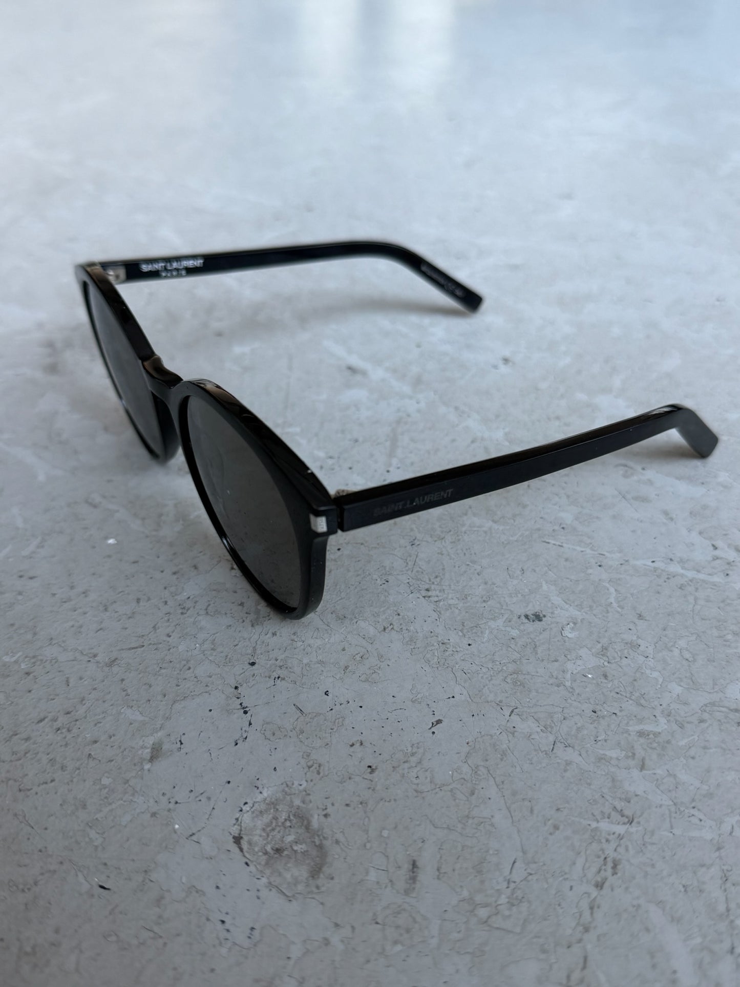 Saint Laurent Classic 6 Sunglasses (OS)