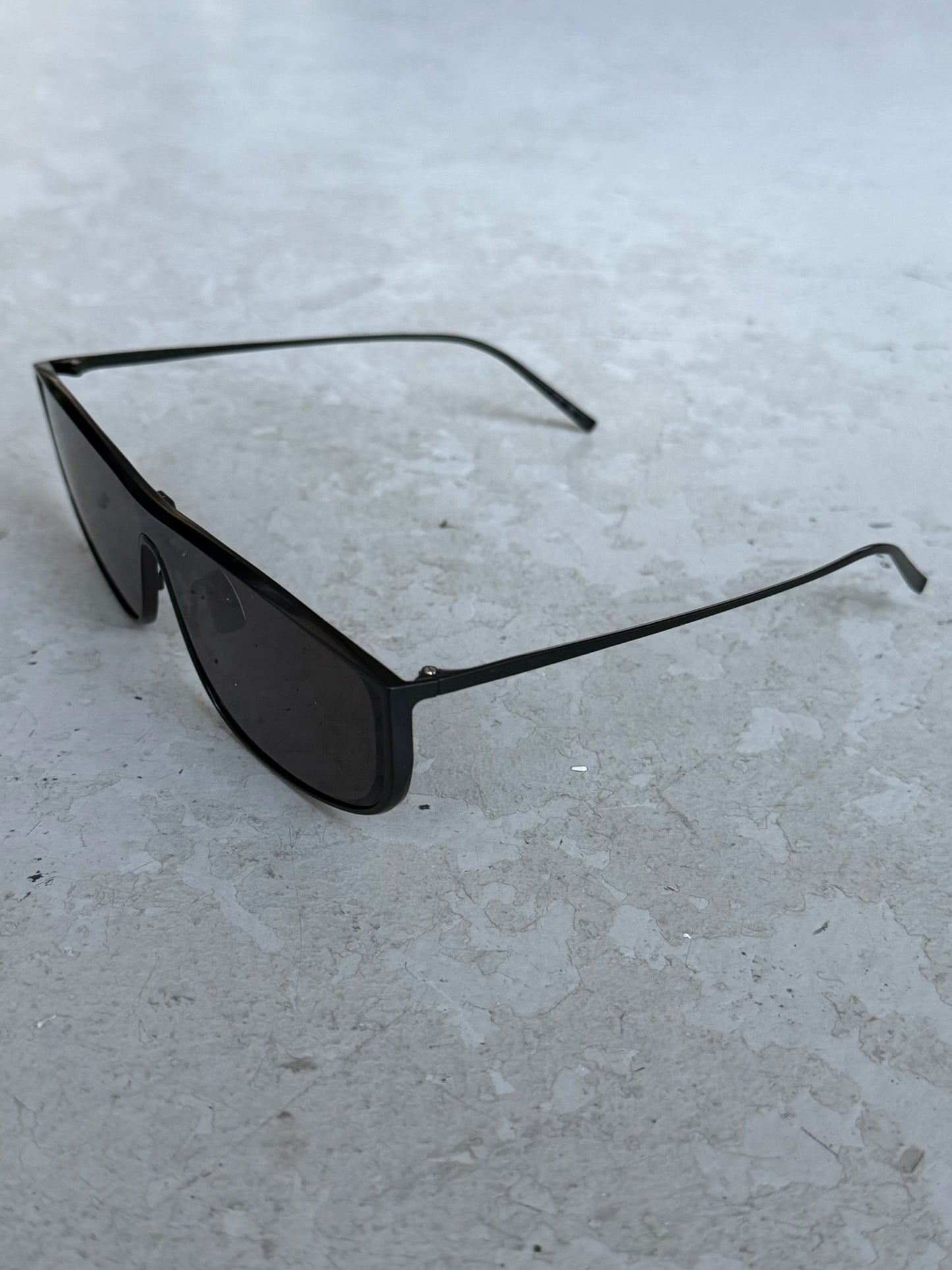 Saint Laurent 605 Luna Sunglasses (OS)