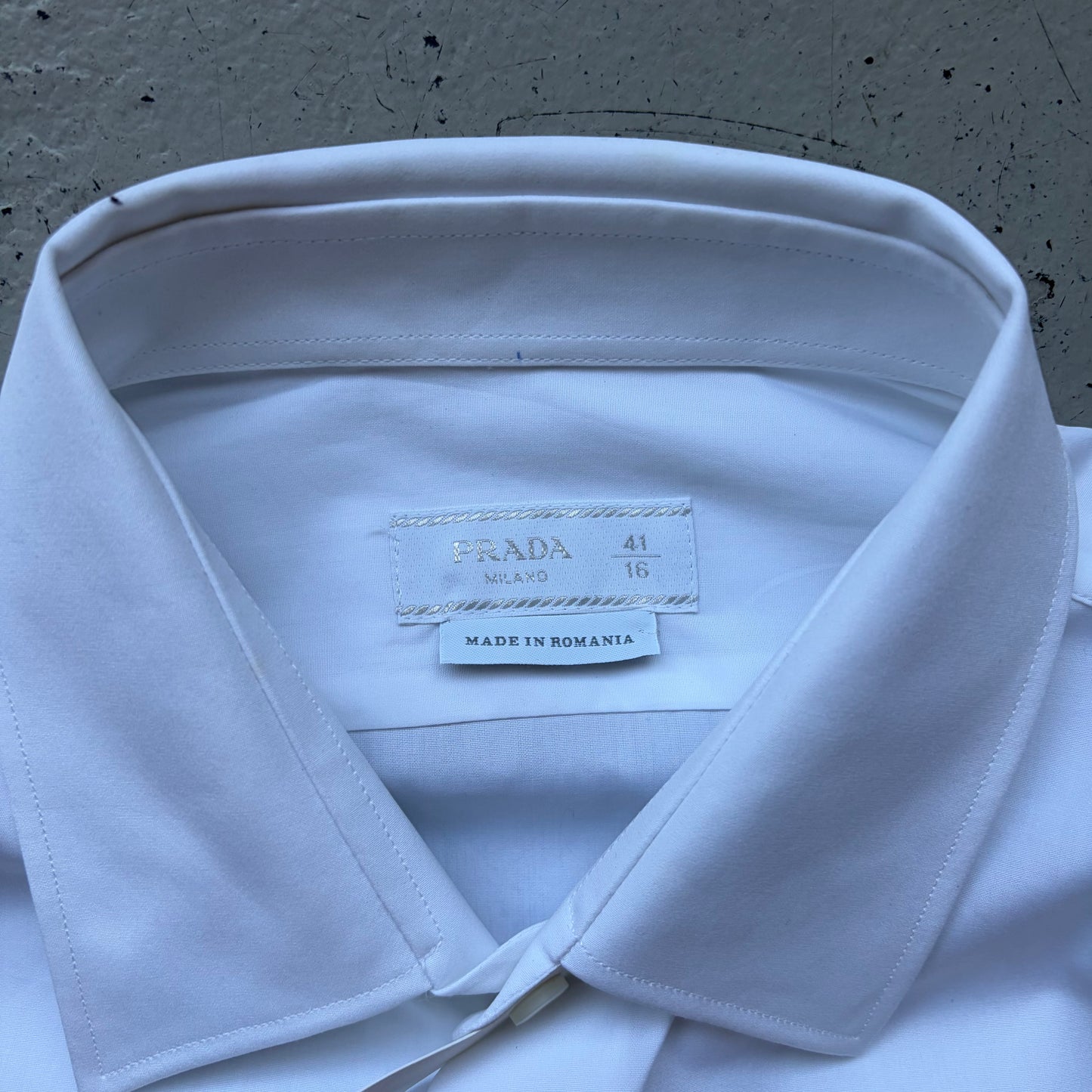 Prada Blanco Button Up Shirt (41)