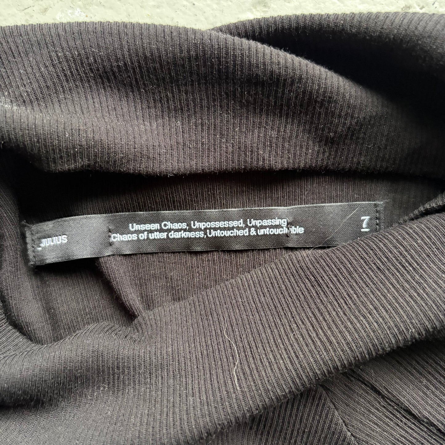 Julius SS24 Ribbed Black Long Sleeve (4)