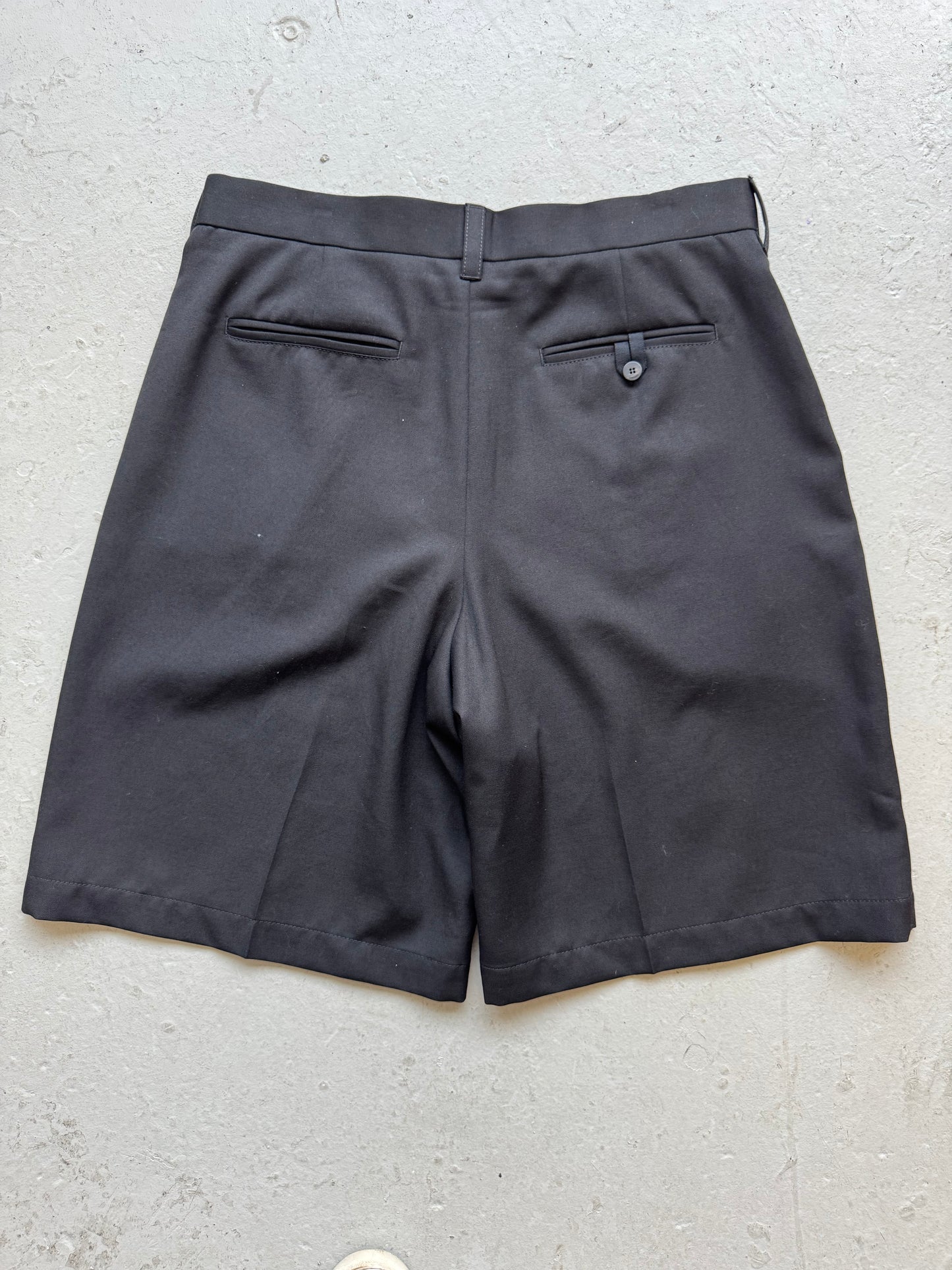 Jacquemus La Casa Pleated Shorts (50)