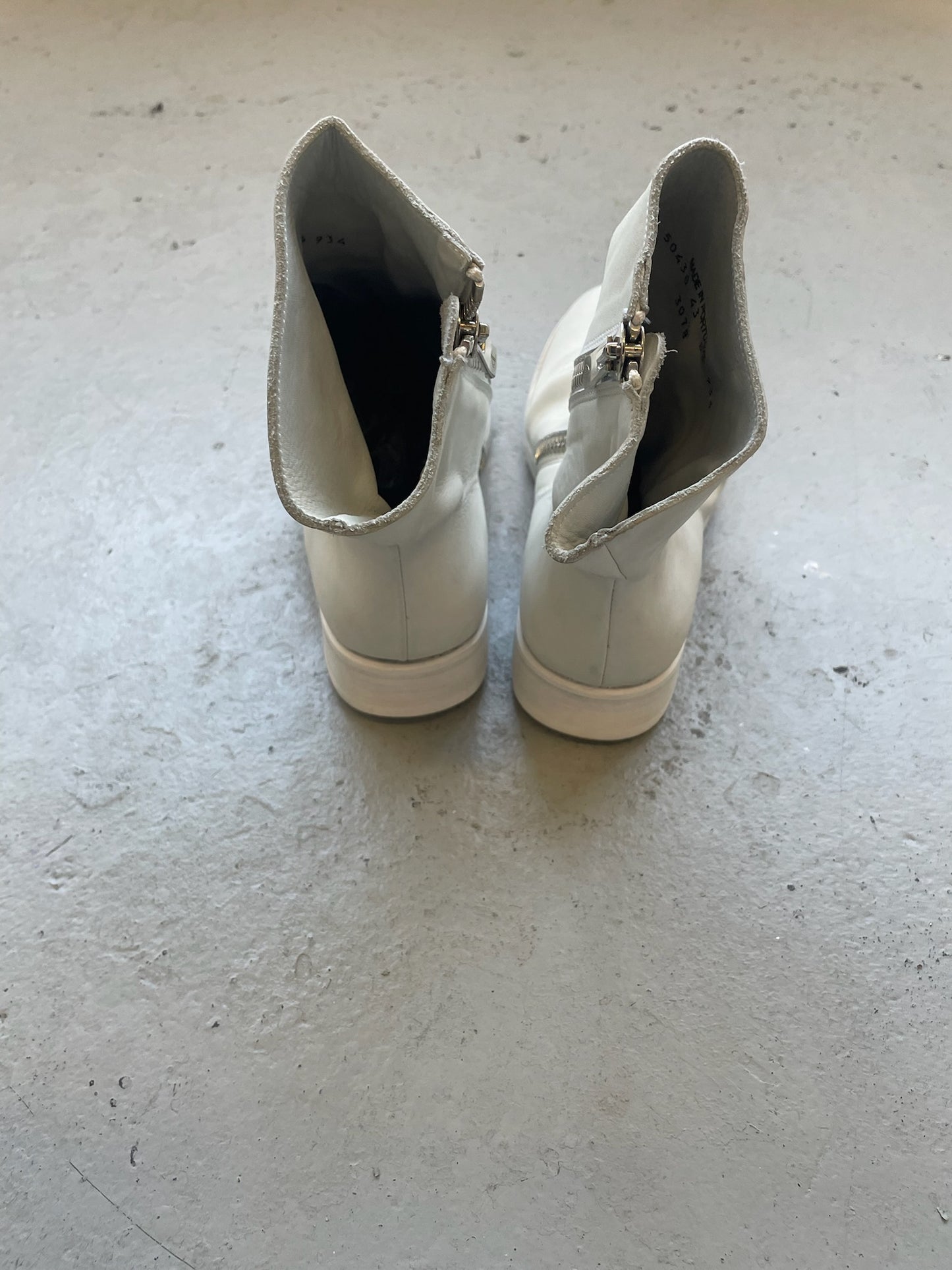 The Last Conspiracy White Tristan Boots (43)