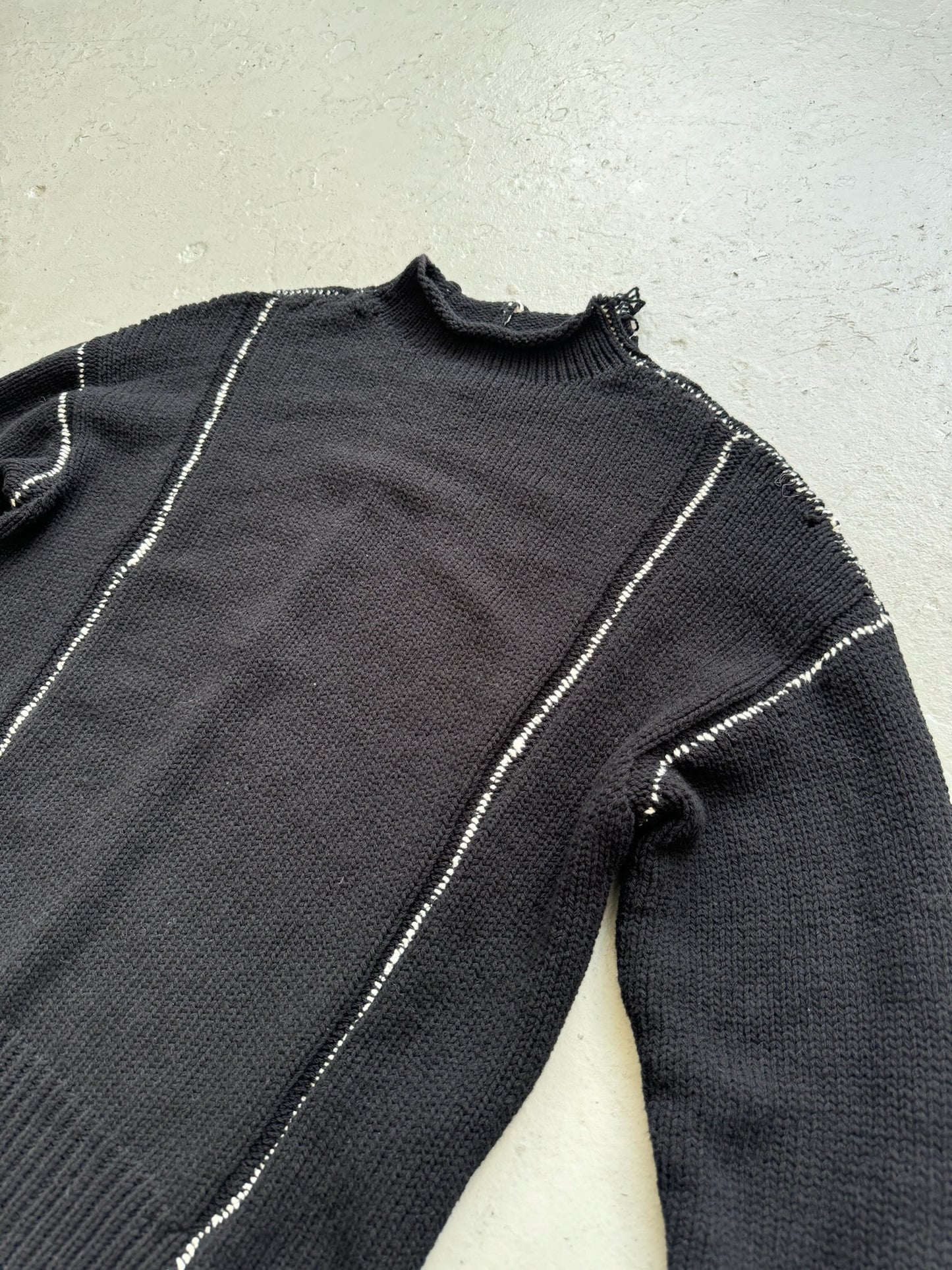 The Viridi Anne White Contrasted Stitching Knit (3)