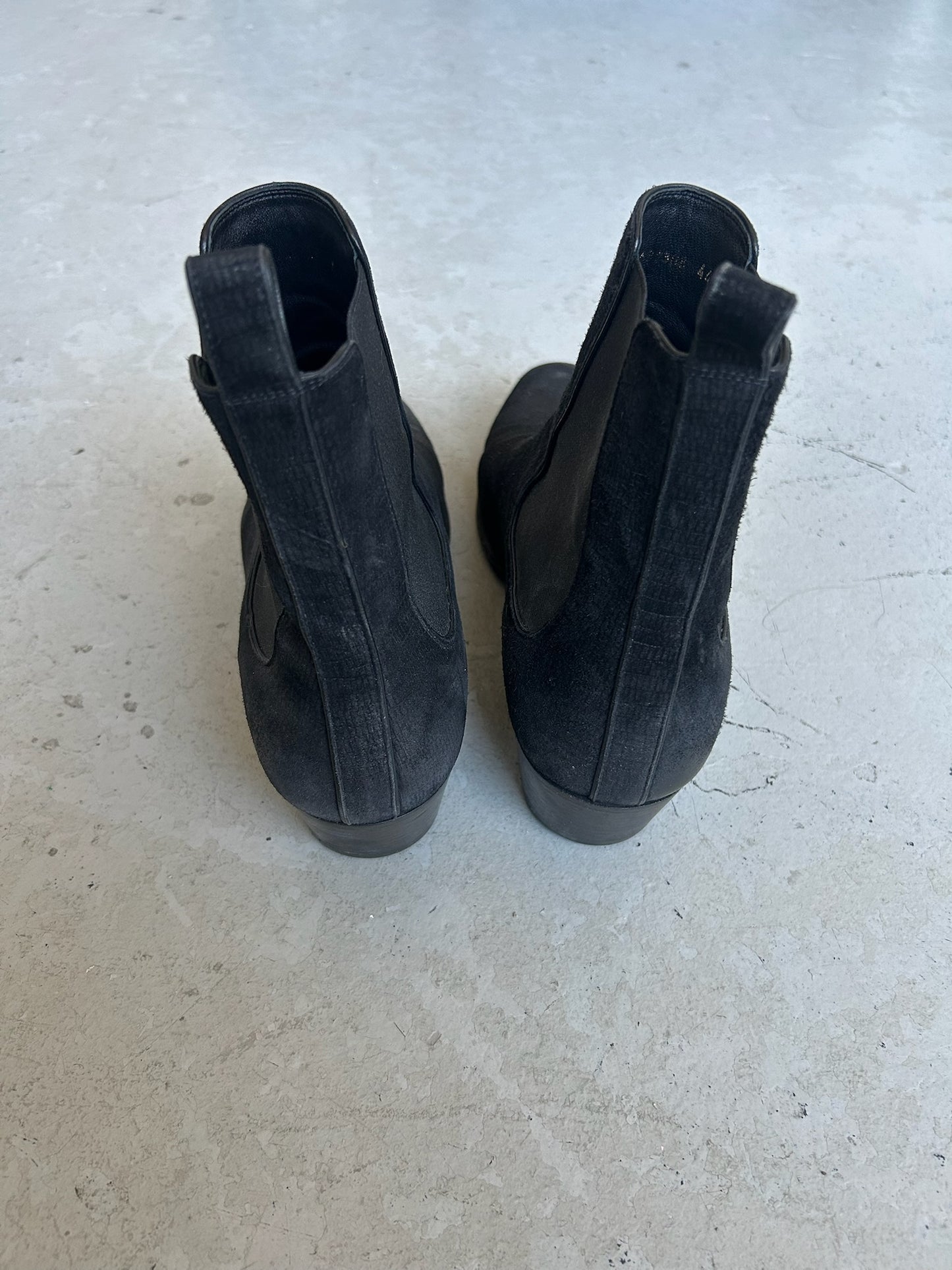 Saint Laurent Paris Suede Wyatt Chelsea Boots (44)