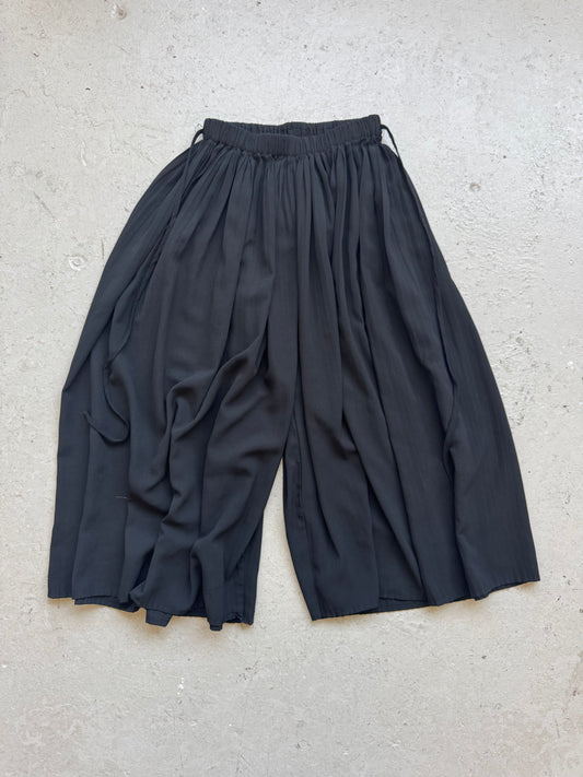 Black Light Pleated Shorts (M)