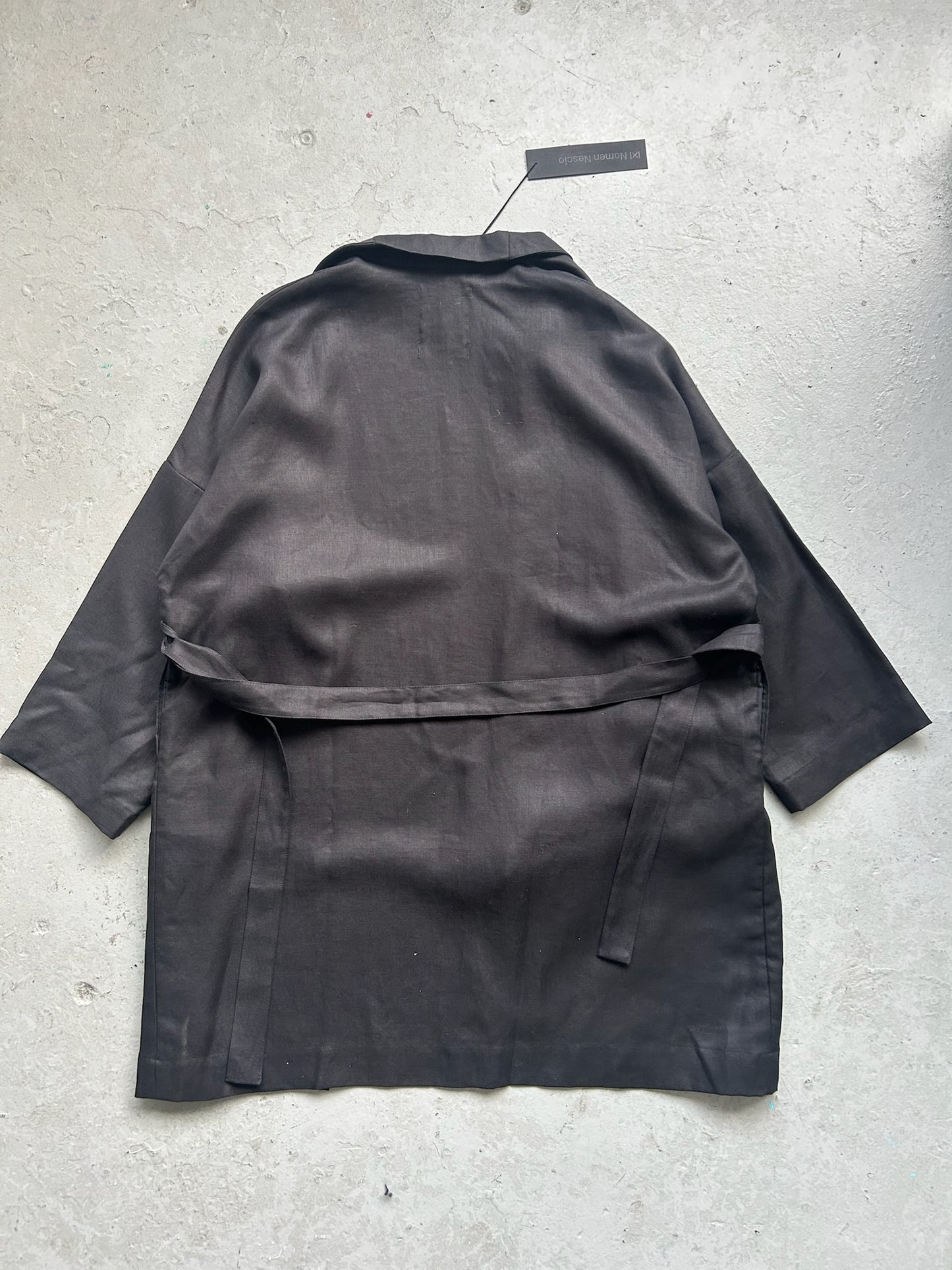 Noem Nescio Black Robe (L)