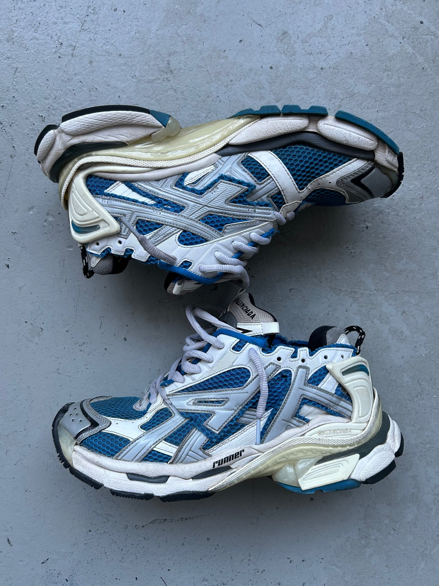 Balenciaga Runners (42)