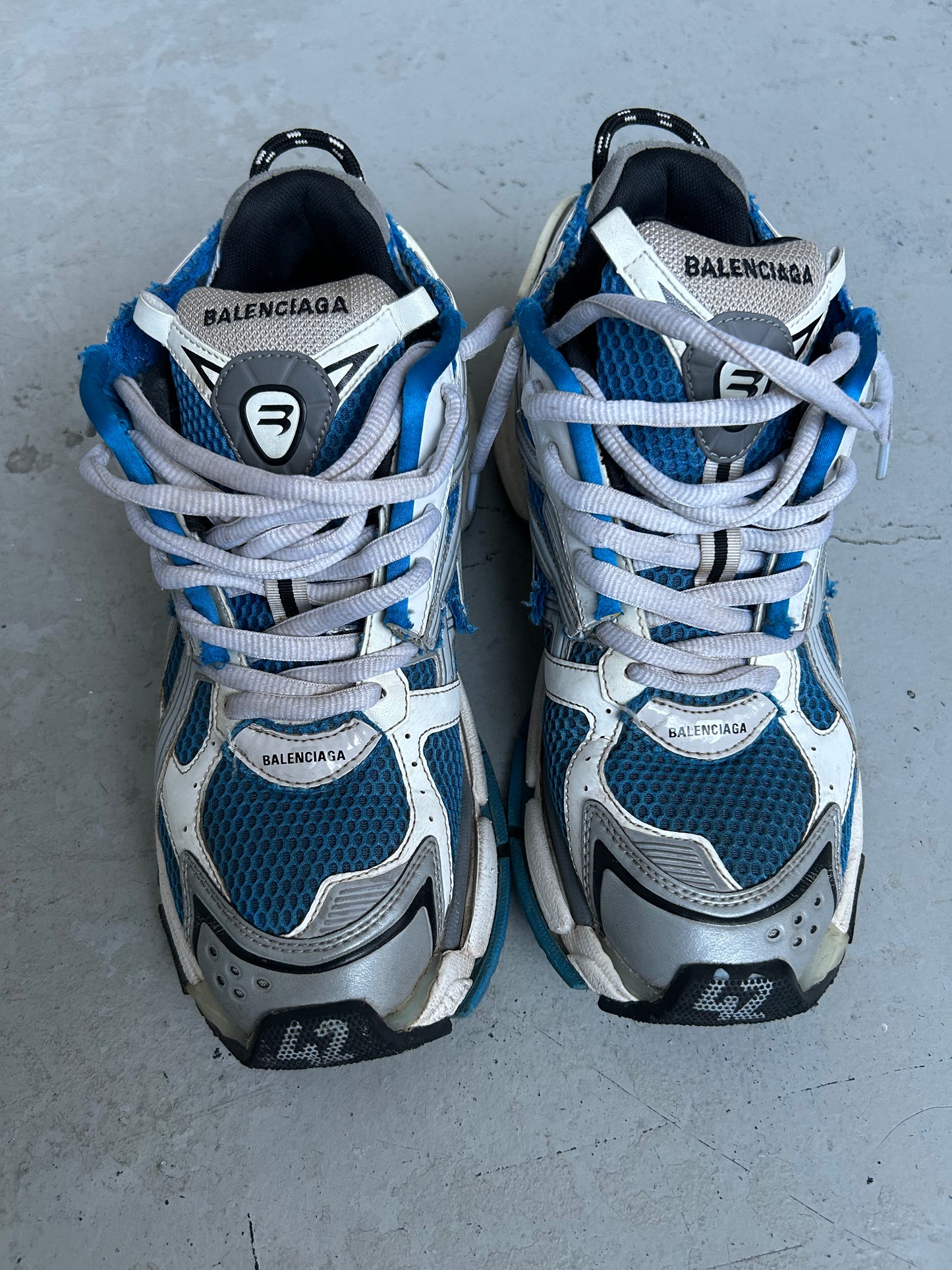 Balenciaga Runners (42)