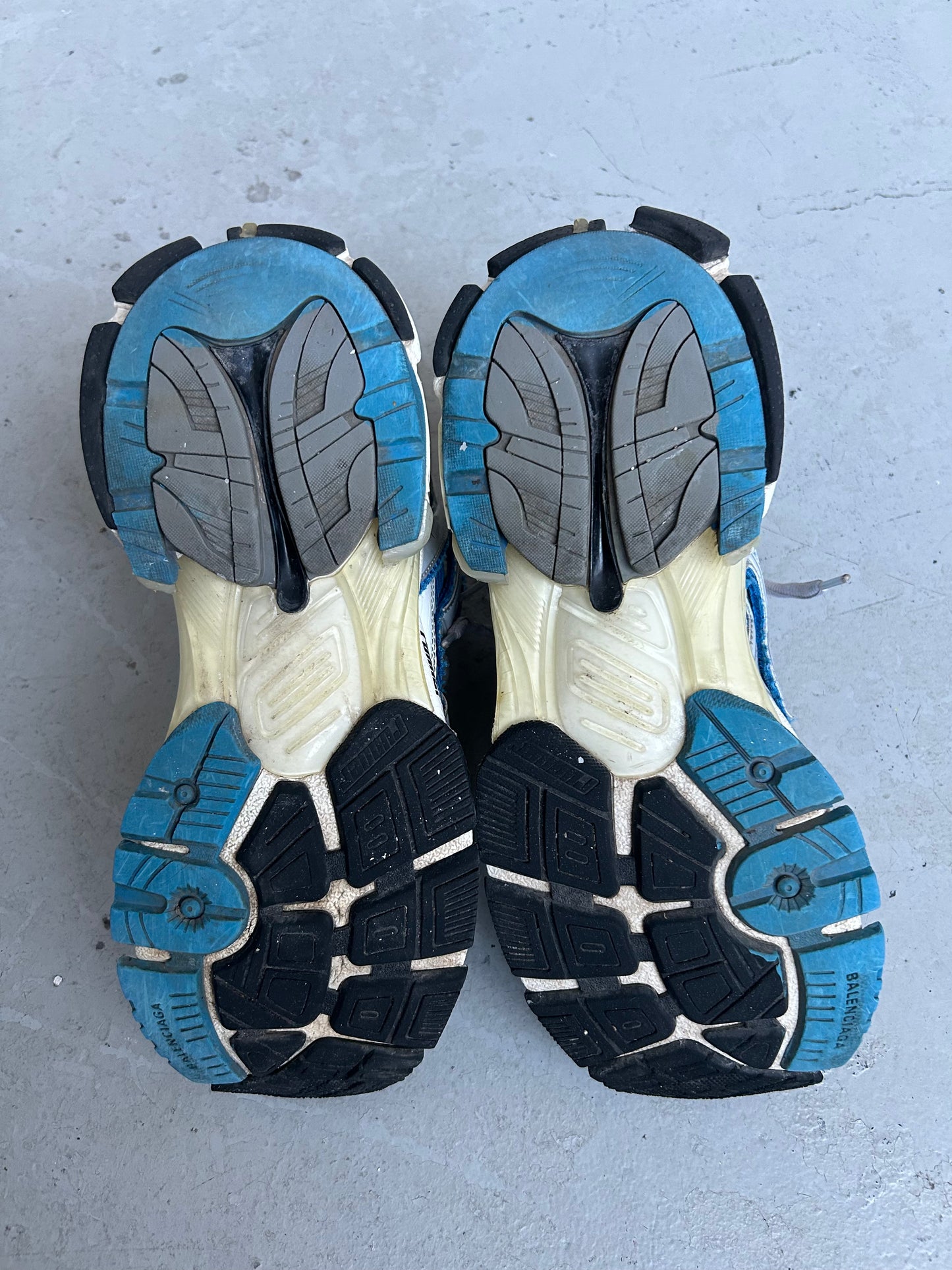 Balenciaga Runners (42)