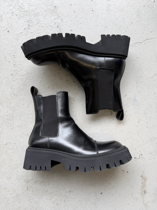 Balenciaga Tractor Chelsea Boots (42)