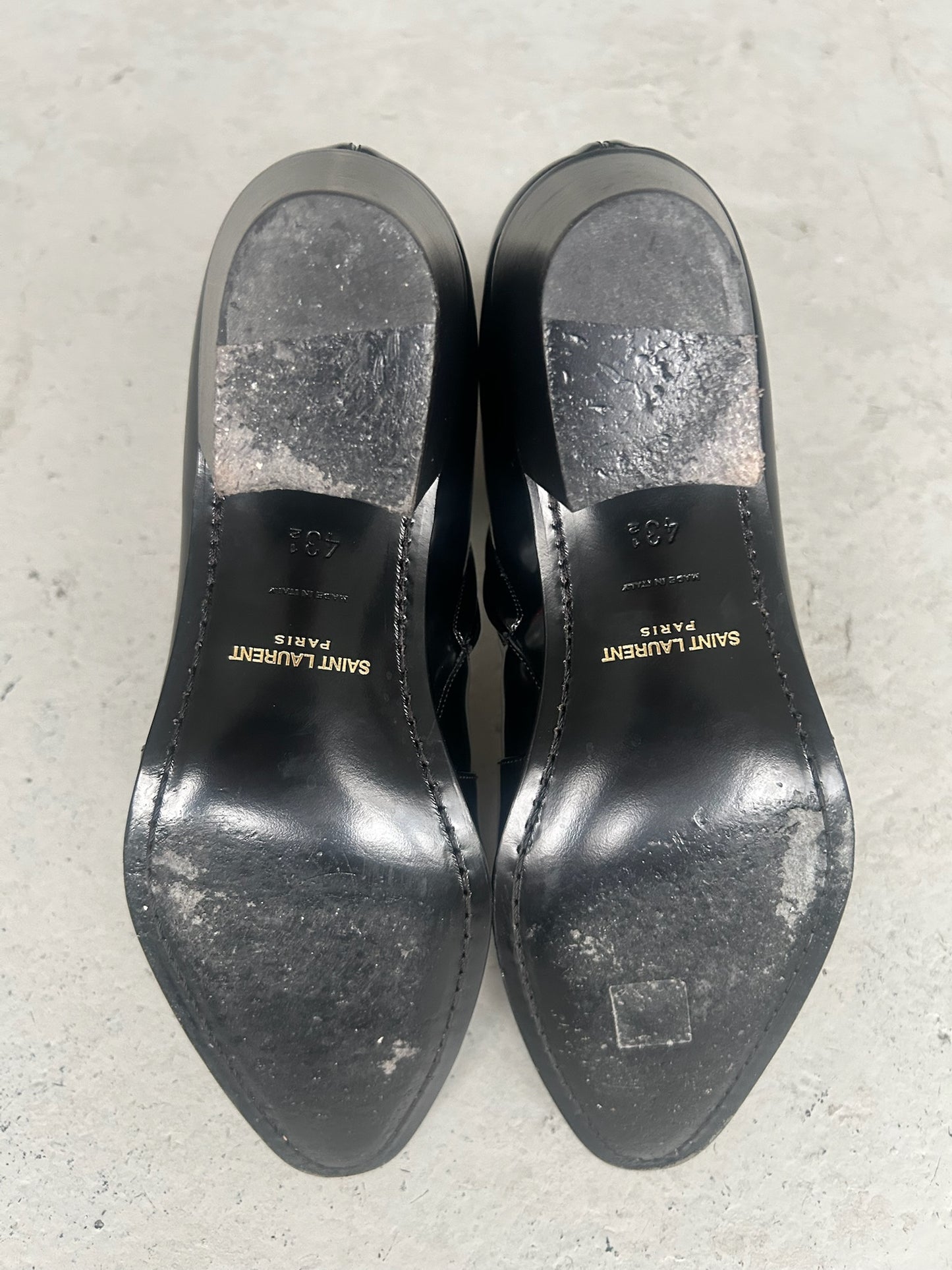 Saint Laurent Paris Patent Leather Vassili (43.5)